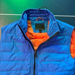 Banana Republic Men's Primaloft Vibrant Blue and Orange Vest size L gently used